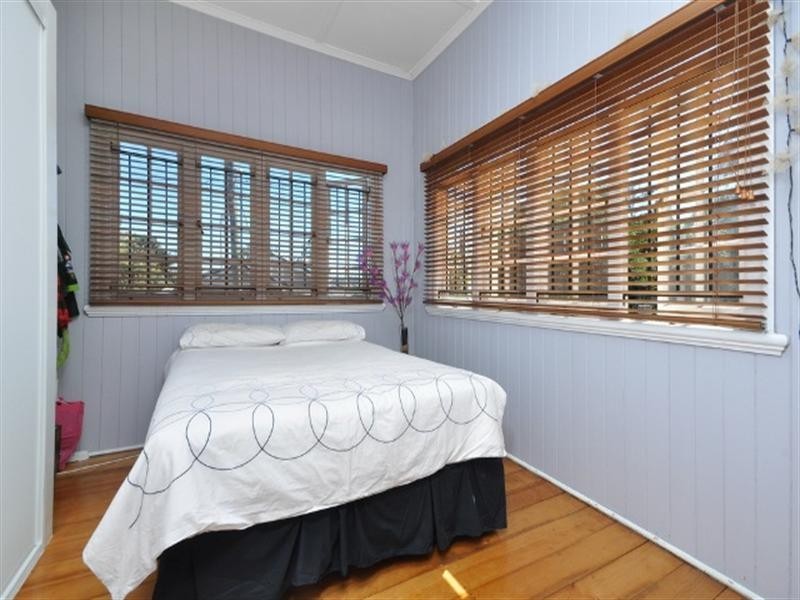 2/23 York Street, Hamilton QLD 4007