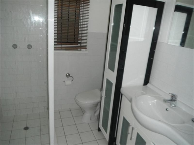 2/23 York Street, Hamilton QLD 4007