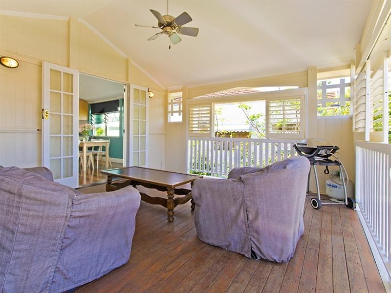 70 Winchester Street, Hamilton QLD 4007