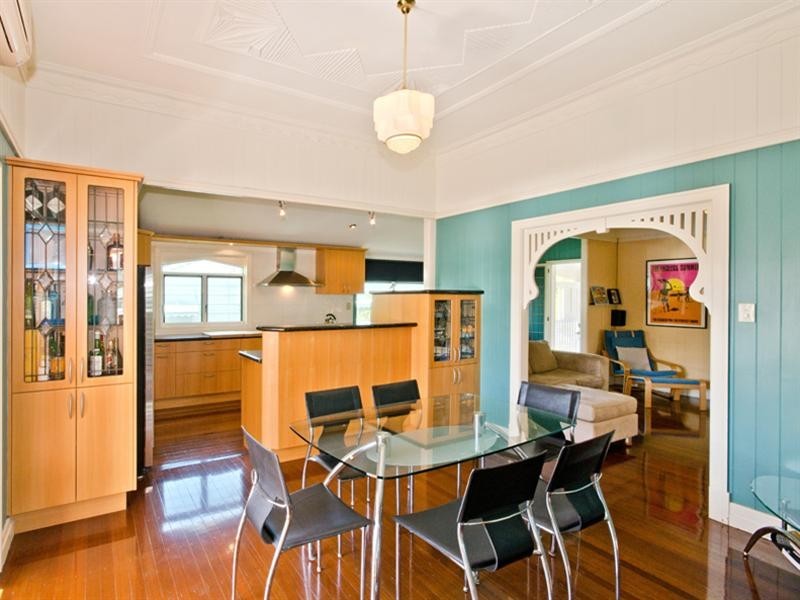 70 Winchester Street, Hamilton QLD 4007