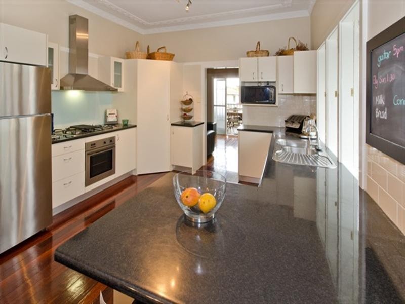 18 Gordon Street, Hendra QLD 4011