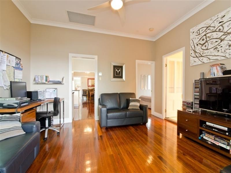 18 Gordon Street, Hendra QLD 4011