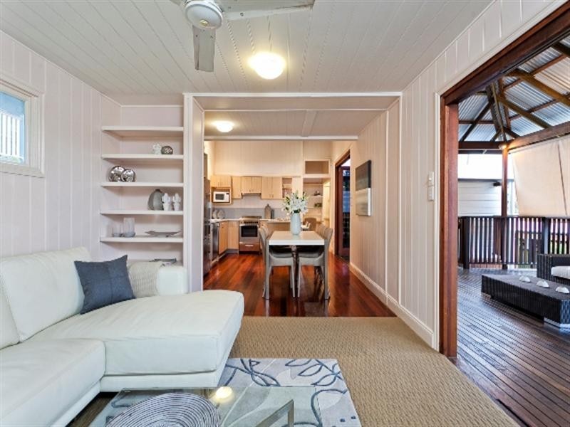 8 Willmington Street, Wooloowin QLD 4030