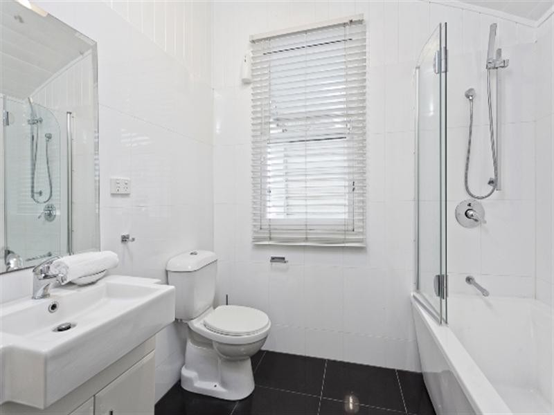 8 Willmington Street, Wooloowin QLD 4030