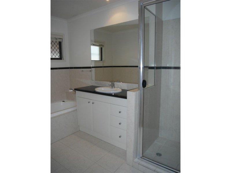 34 Mikado Street, Hamilton QLD 4007