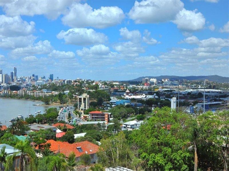 2 Dickson Terrace, Hamilton QLD 4007