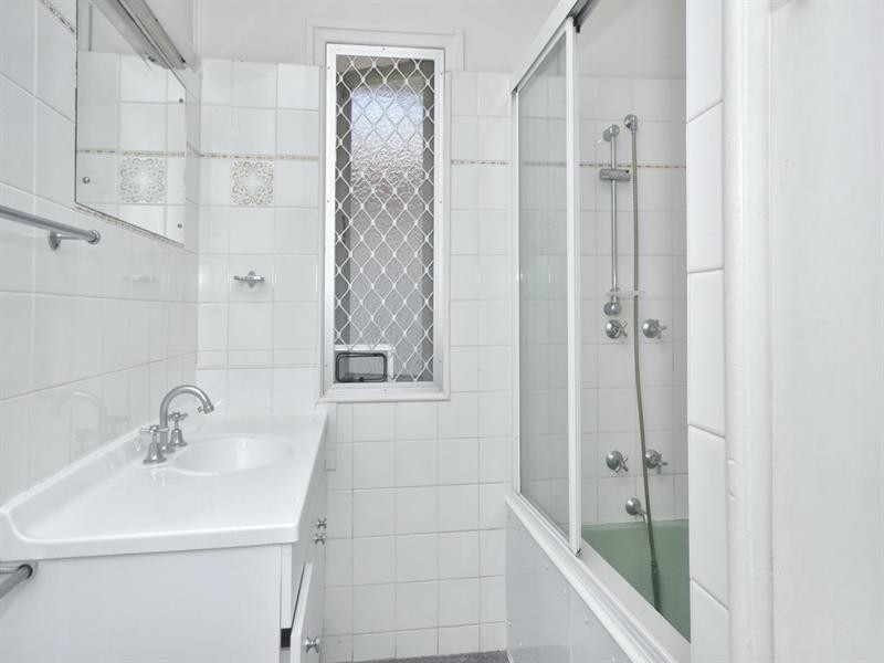 27A Winchester Street, Hamilton QLD 4007