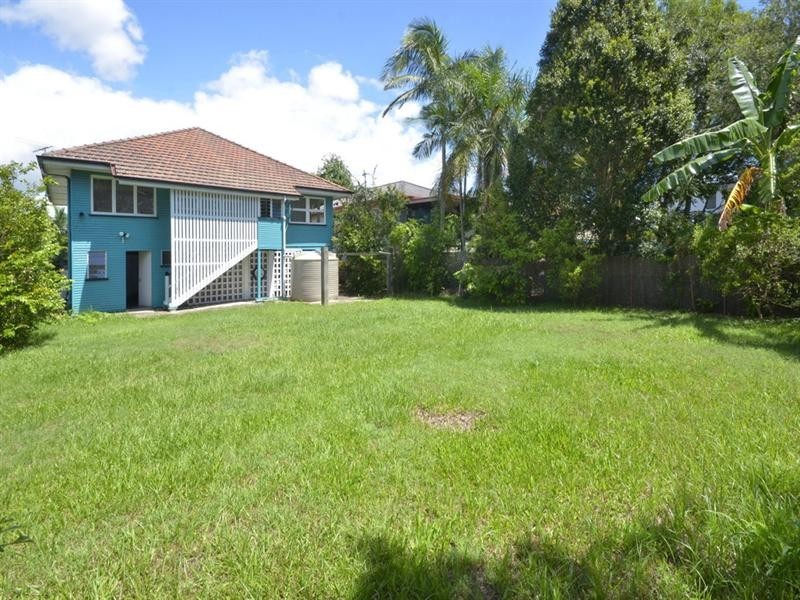 27A Winchester Street, Hamilton QLD 4007