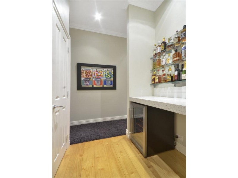 15 Blaikie Street, Hendra QLD 4011