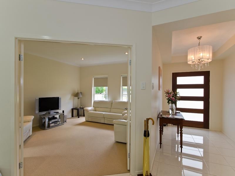 8 Blaikie Street, Hendra QLD 4011