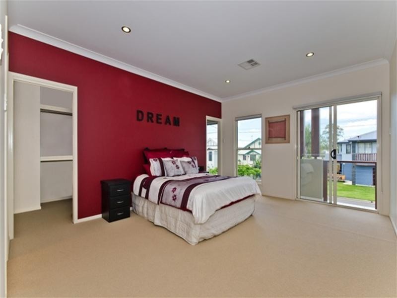 8 Blaikie Street, Hendra QLD 4011