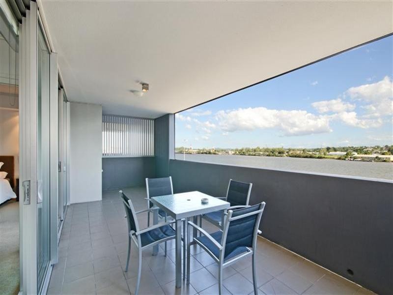 810/35 Harbour Road, Hamilton QLD 4007
