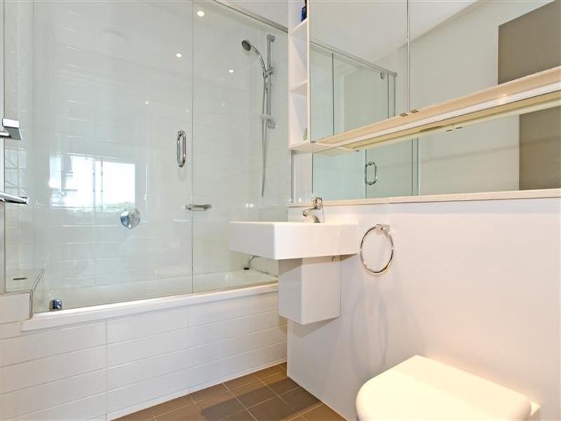 810/35 Harbour Road, Hamilton QLD 4007