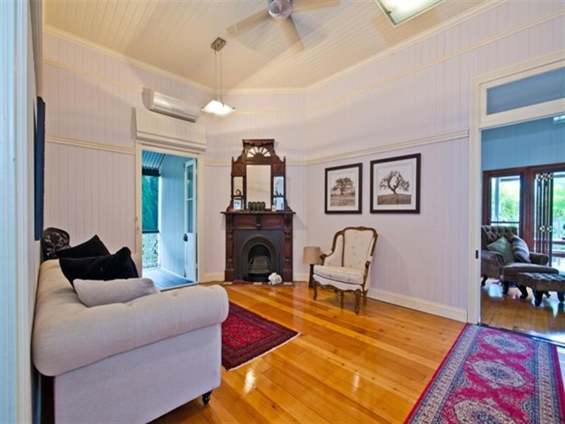 10 Madden Street, Albion QLD 4822