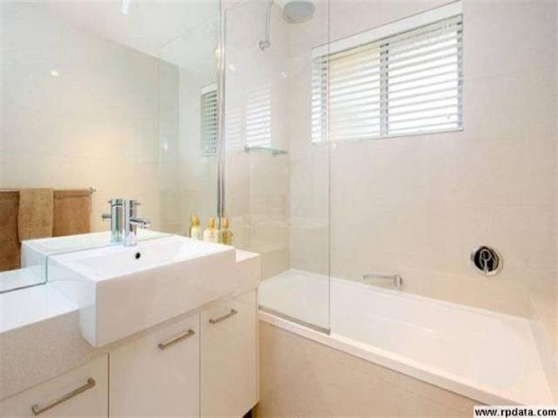 3/104 Windermere Road, Hamilton QLD 4007