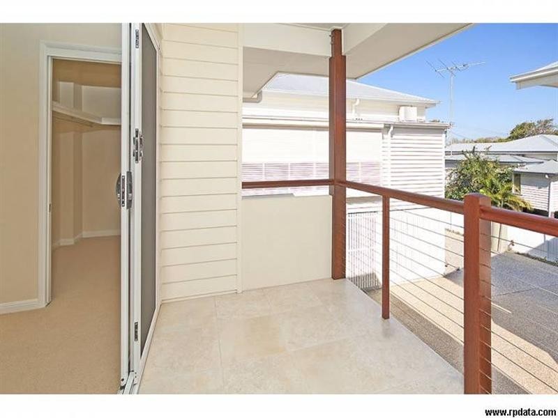 68A Winchester Street, Hamilton QLD 4007