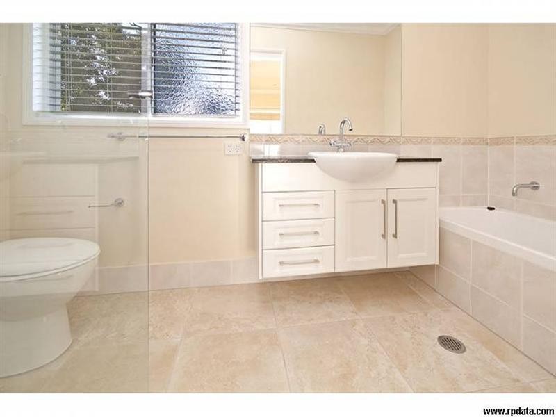 68A Winchester Street, Hamilton QLD 4007