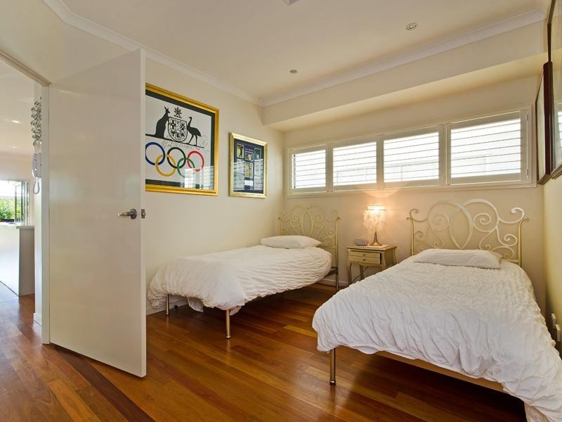 34 Raceview Avenue, Hendra QLD 4011