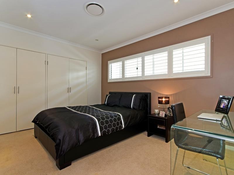 34 Raceview Avenue, Hendra QLD 4011