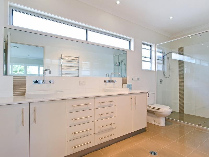 34 Raceview Avenue, Hendra QLD 4011