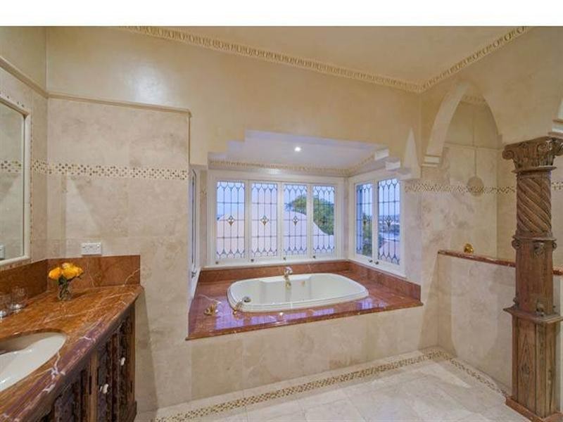 33 Markwell Street, Hamilton QLD 4007