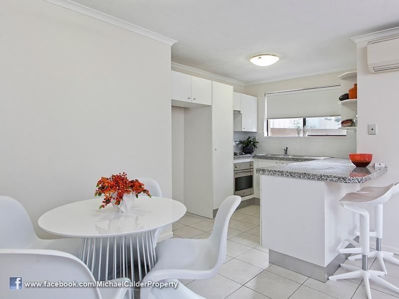 2/23 Winchester Street, Hamilton QLD 4007