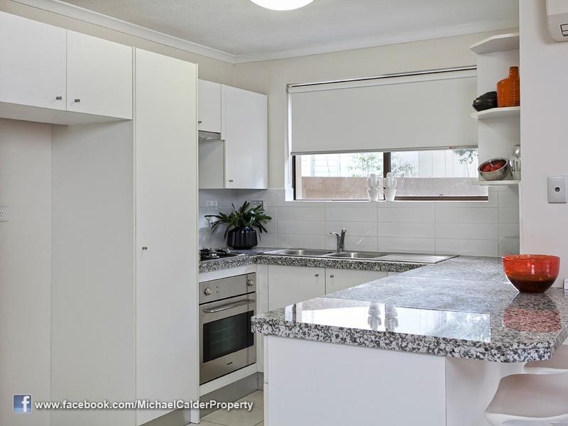 2/23 Winchester Street, Hamilton QLD 4007