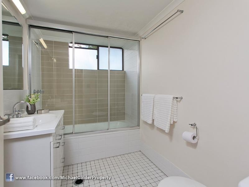 2/23 Winchester Street, Hamilton QLD 4007