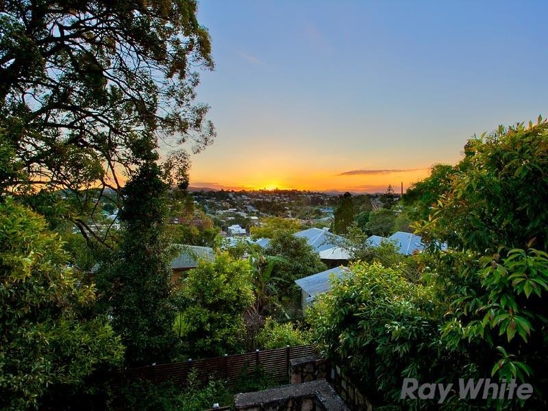 34 Lansdowne Street, Newmarket QLD 4051