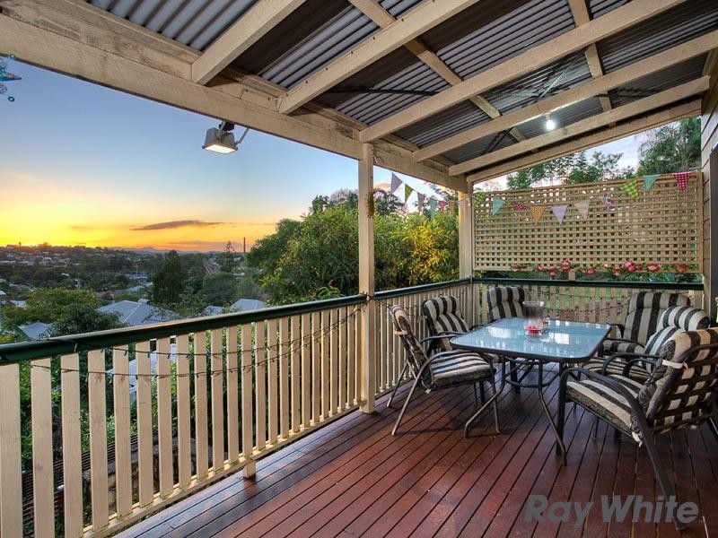 34 Lansdowne Street, Newmarket QLD 4051