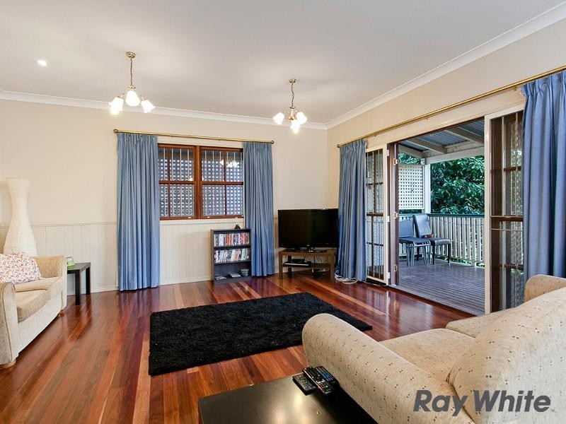 34 Lansdowne Street, Newmarket QLD 4051