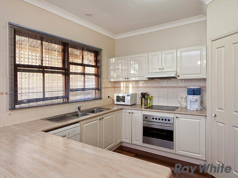 34 Lansdowne Street, Newmarket QLD 4051