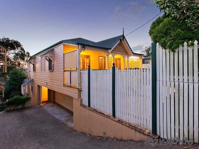 34 Lansdowne Street, Newmarket QLD 4051