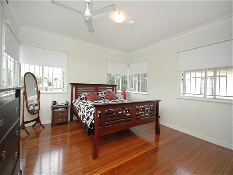 27A Winchester Street, Hamilton QLD 4007