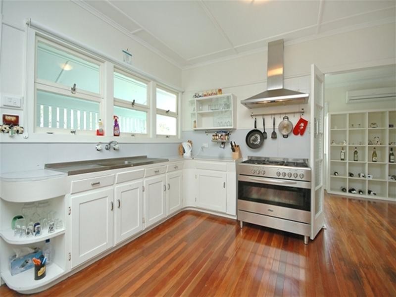 27A Winchester Street, Hamilton QLD 4007