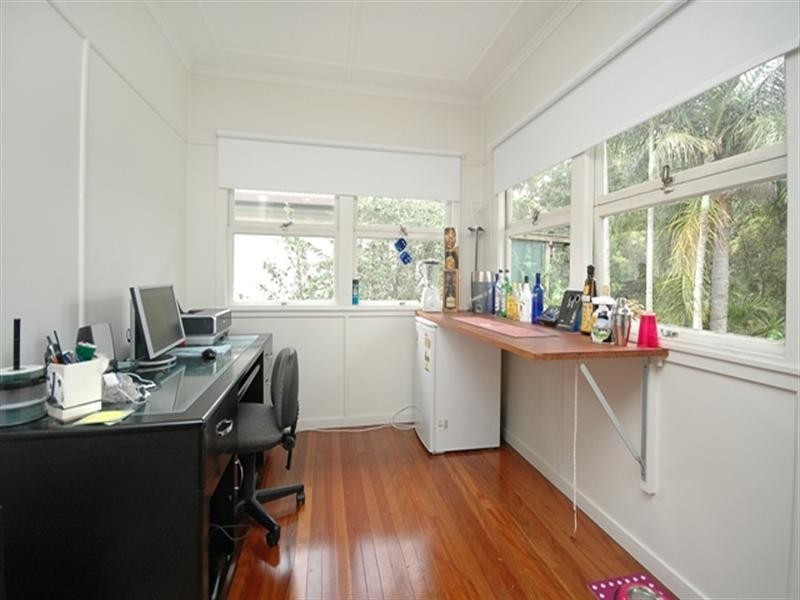 27A Winchester Street, Hamilton QLD 4007