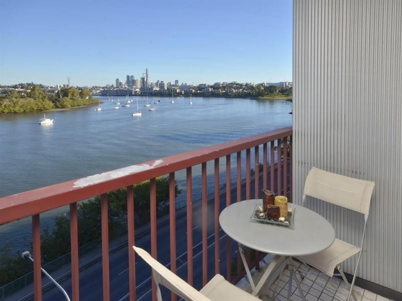 8/55 Hillside Crescent, Hamilton QLD 4007