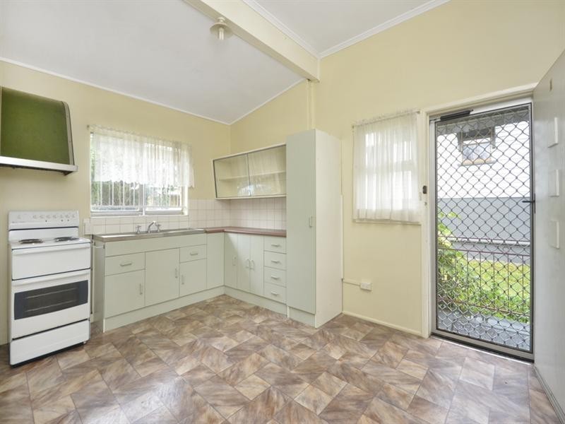16 Grove Street, Albion QLD 4010