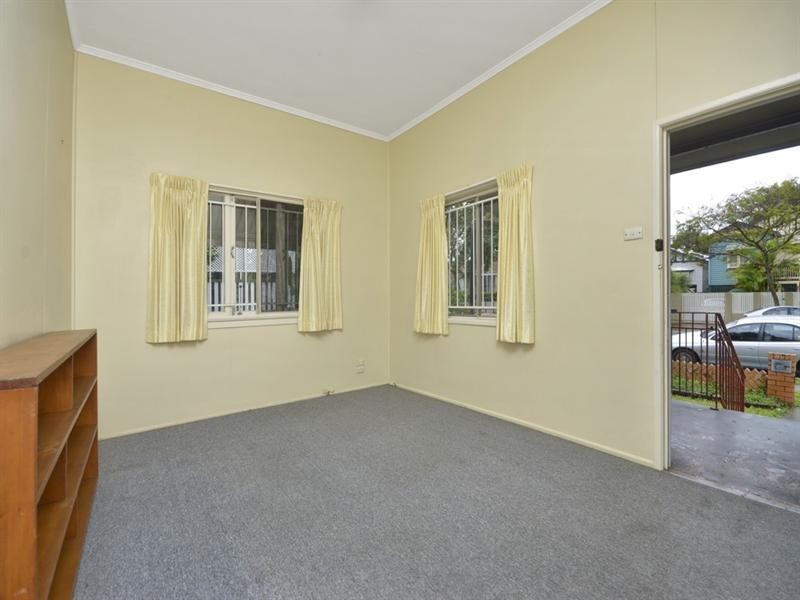 16 Grove Street, Albion QLD 4010
