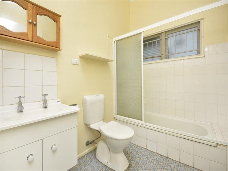16 Grove Street, Albion QLD 4010