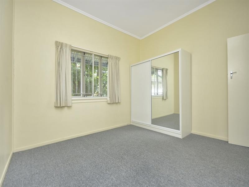 16 Grove Street, Albion QLD 4010