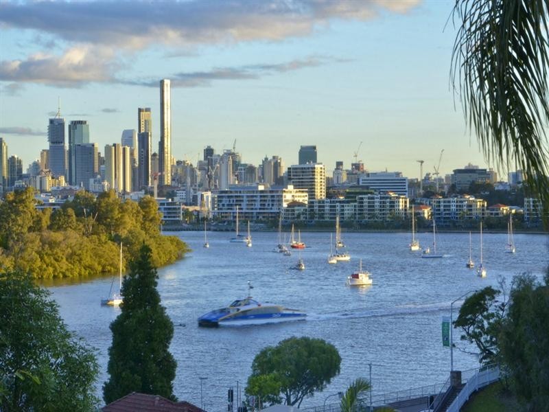 32 Crescent Road, Hamilton QLD 4007