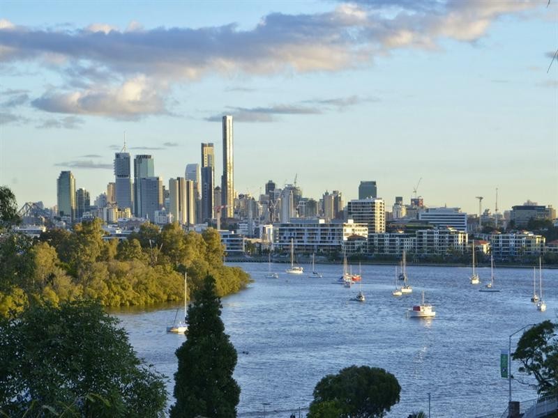 32 Crescent Road, Hamilton QLD 4007