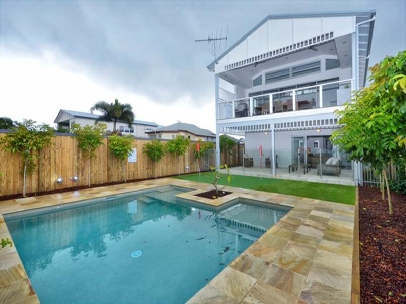 61 Raceview Avenue, Hendra QLD 4011