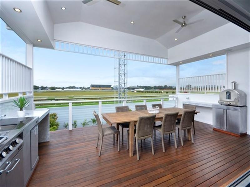 61 Raceview Avenue, Hendra QLD 4011