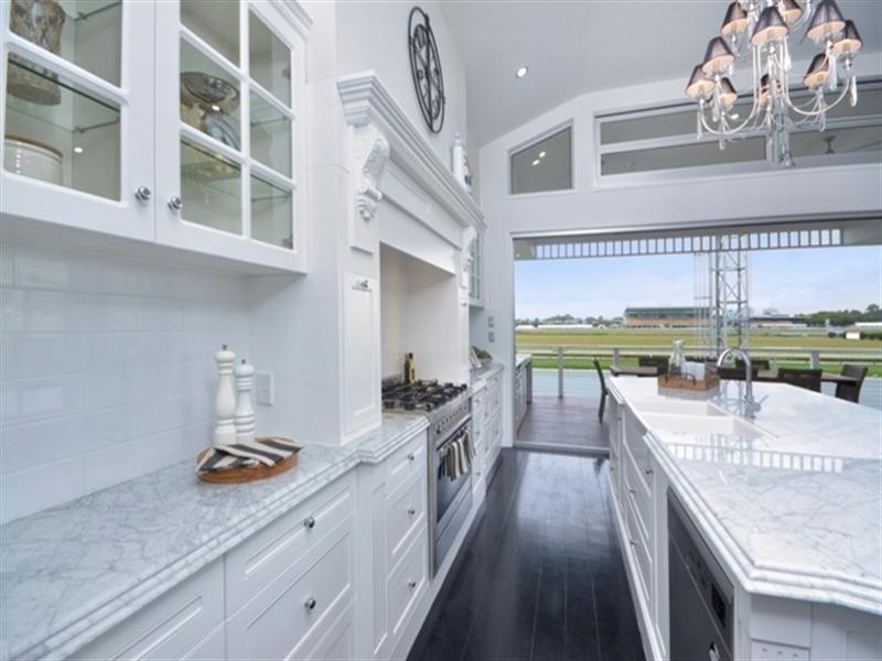 61 Raceview Avenue, Hendra QLD 4011