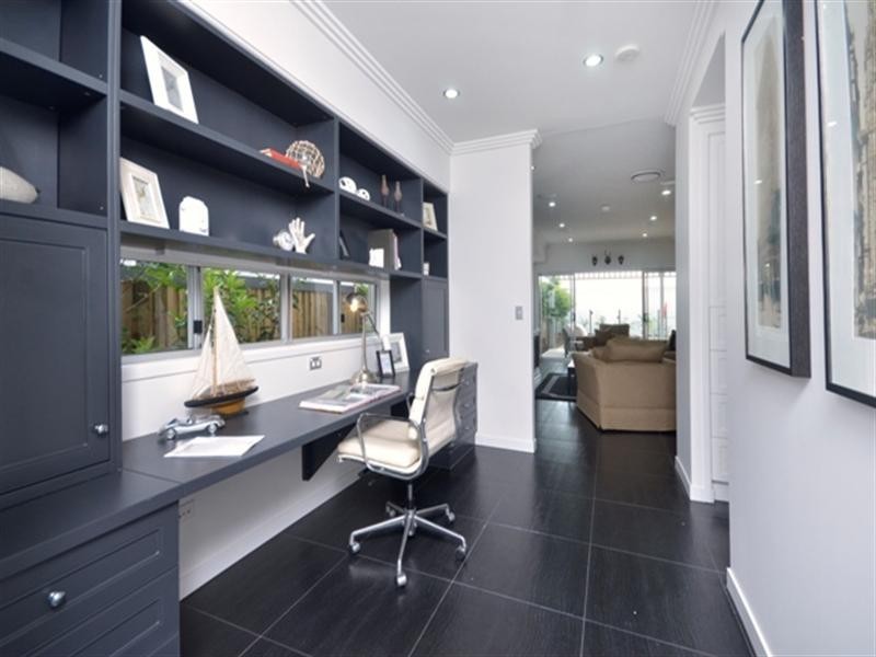 61 Raceview Avenue, Hendra QLD 4011