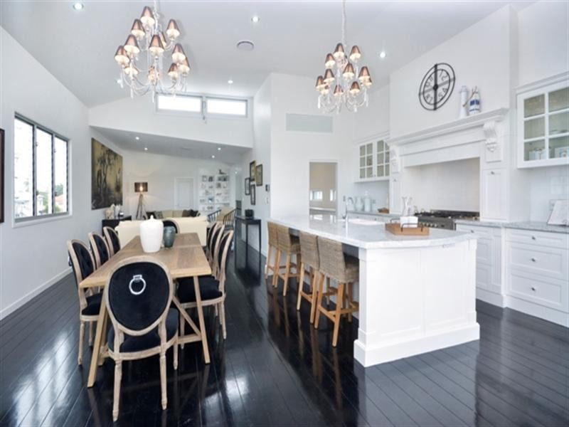 61 Raceview Avenue, Hendra QLD 4011