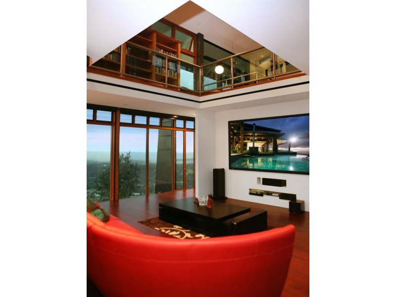 948 Mt Nebo Road, Jollys Lookout QLD 4520