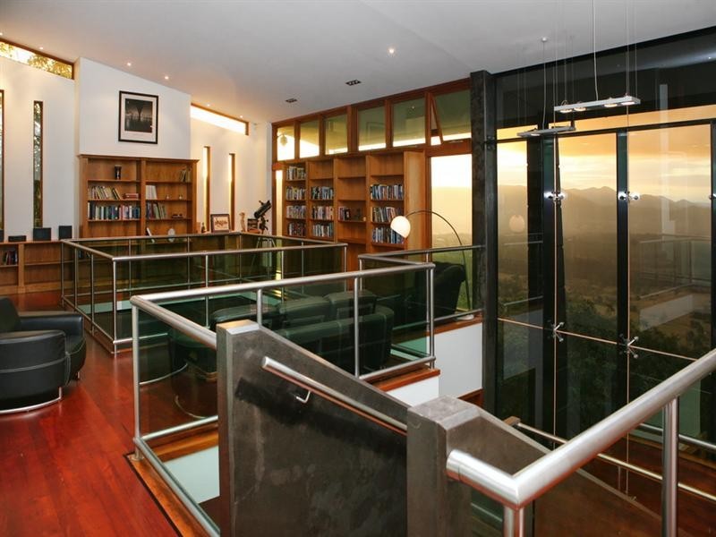 948 Mt Nebo Road, Jollys Lookout QLD 4520